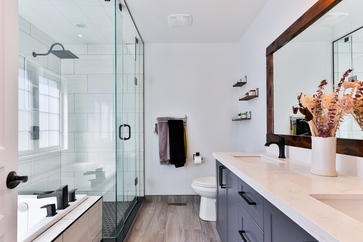 Best Caulk & Tub Sealants for Bathrooms and Kitchens (2026)